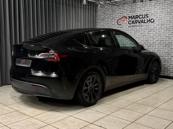 Tesla Model Y 2022 - 34900 EUR, 77000 km - AUTO.MOTO.pt - 77000km - foto 4 de 14
