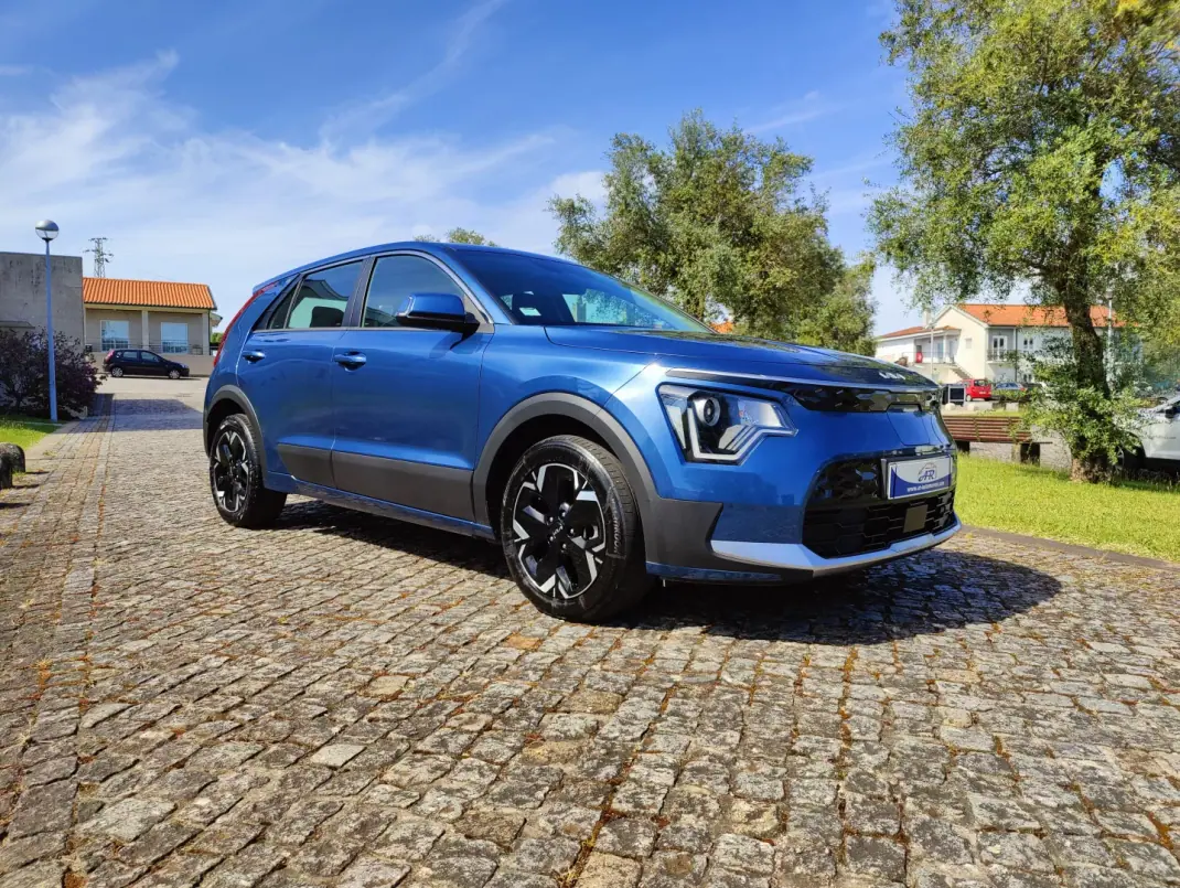 Kia e-Niro 2023 - 26990 EUR, 53098 km - AUTO.MOTO.pt - 53098km - foto 1 de 12