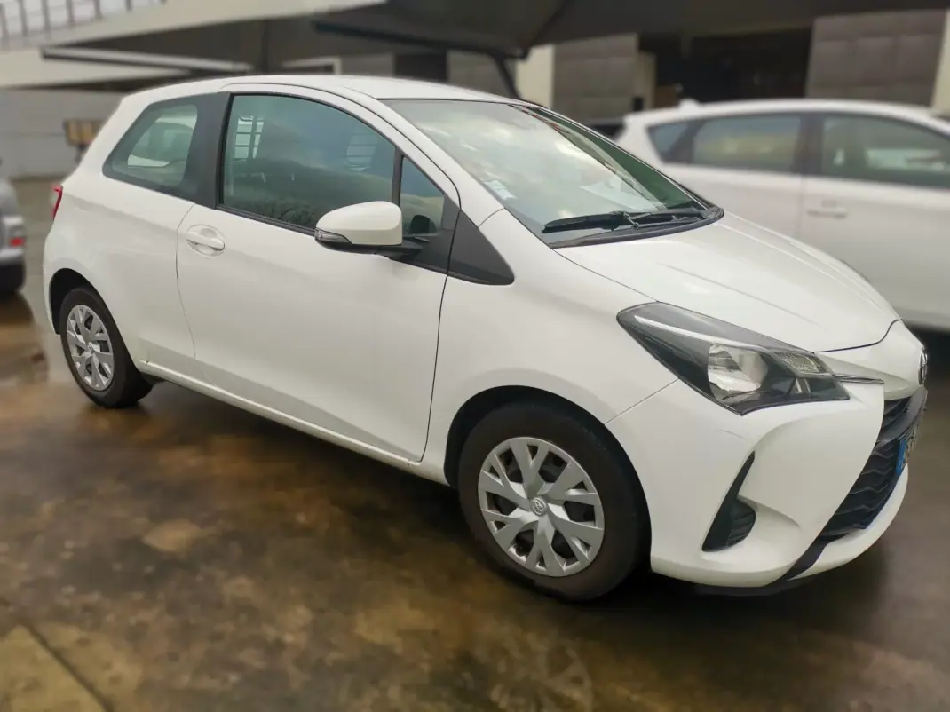 Toyota YARIS BIZZ (NLP 1.0 VVT-i 1.0) 2017 - 11000 EUR, 214000 km - AUTO.MOTO.pt - 214000km - foto 3 de 11