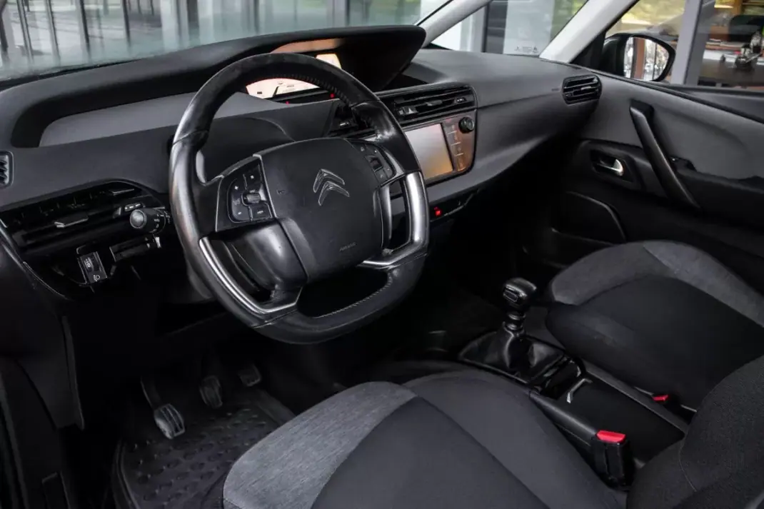 Citroën C4 Picasso 2018 - 9900 EUR, 296322 km - AUTO.MOTO.pt - 296322km - foto 19 de 30