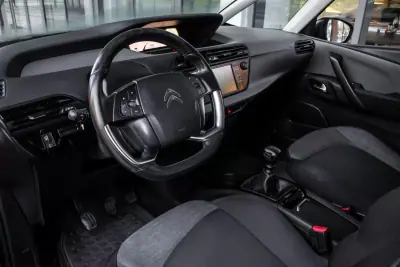 Citroën C4 Picasso 2018 - 9900 EUR, 296322 km - AUTO.MOTO.pt - 296322km - foto 19 de 30