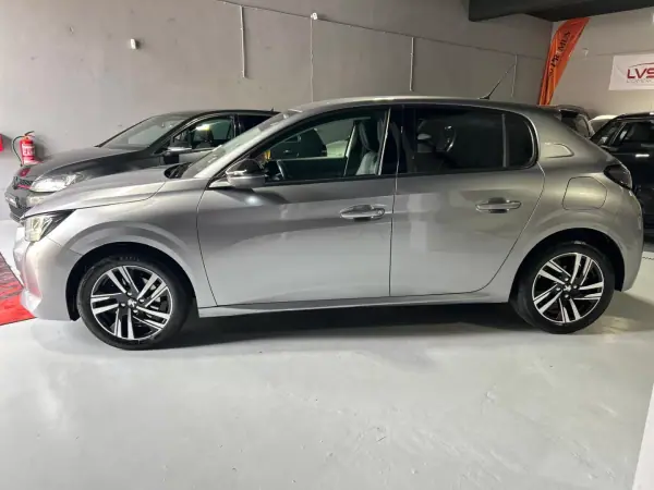 Peugeot 208 2020 - 13900 EUR, 160000 km - AUTO.MOTO.pt - 160000km - foto 2 de 35
