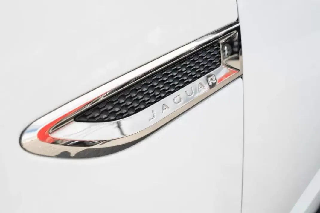 Jaguar E-Pace 2018 - 23900 EUR, 128980 km - 128980km - foto 21 de 29