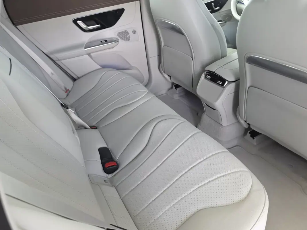 Mercedes-Benz EQE 2025 - 58990 EUR, 8906 km - AUTO.MOTO.pt - 8906km - foto 35 de 46