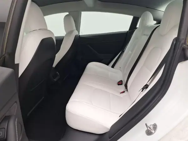 Tesla Model 3 2021 - 27890 EUR, 88511 km - AUTO.MOTO.pt - 88511km - foto 8 de 11