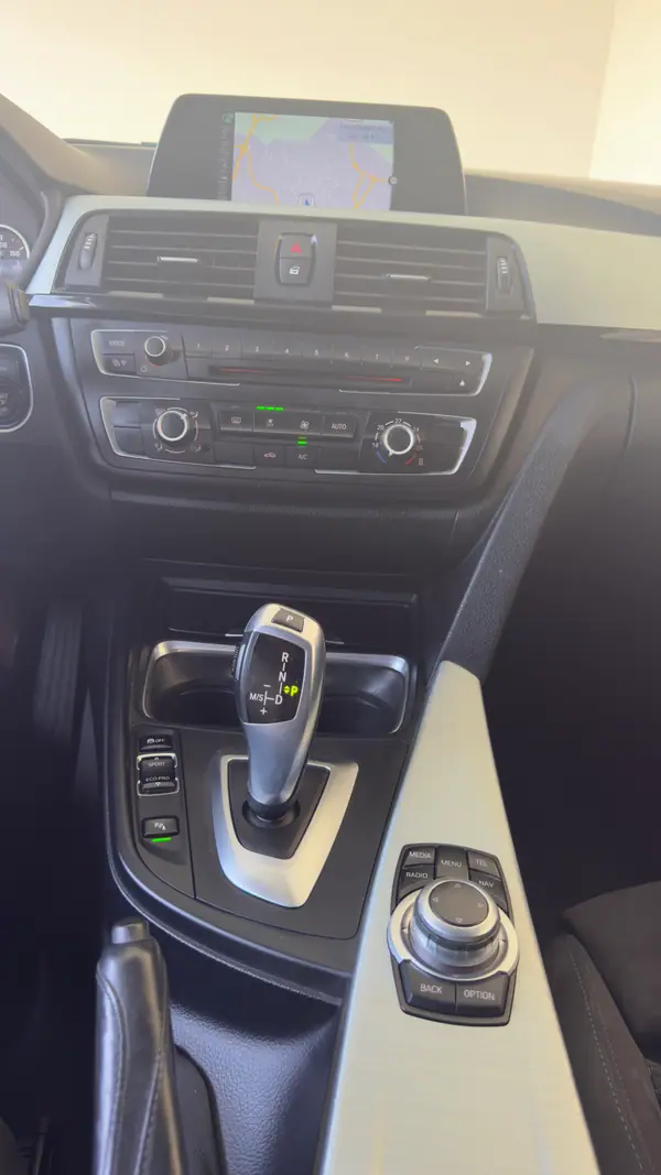 BMW 318 2014 - 14500 EUR, 254000 km - AUTO.MOTO.pt - 254000km - foto 5 de 13