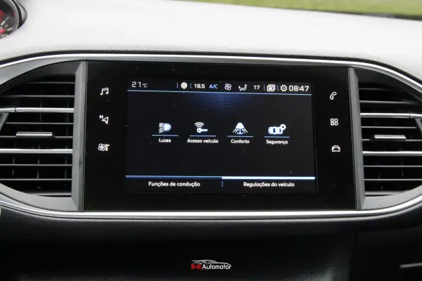 Peugeot 308 2018 - 14750 EUR, 218000 km - AUTO.MOTO.pt - 218000km - foto 32 de 42