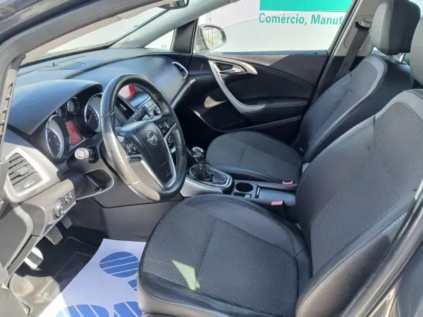 Opel Astra 2013 - 6250 EUR, 159389 km - AUTO.MOTO.pt - 159389km - foto 14 de 26