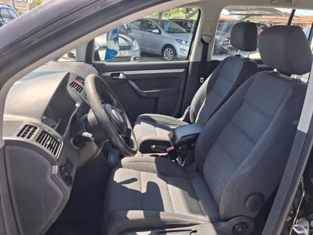 Volkswagen Touran 2005 - 4900 EUR, 247000 km - AUTO.MOTO.pt - 247000km - foto 12 de 12