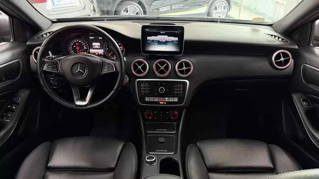 Mercedes-Benz A 180 2016 - 14990 EUR, 214388 km - 214388km - foto 15 de 29