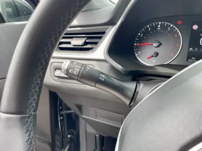 Renault Captur 2020 - 15750 EUR, 92616 km - AUTO.MOTO.pt - 92616km - foto 10 de 27