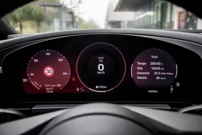 Porsche Macan 2025 - 83990 EUR, 15400 km - AUTO.MOTO.pt - 15400km - foto 21 de 49