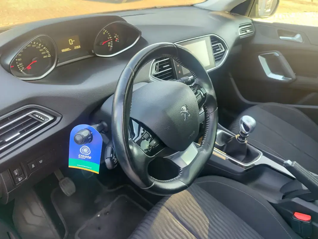 Peugeot 308 SW 2017 - 11890 EUR, 180000 km - 180000km - foto 13 de 18