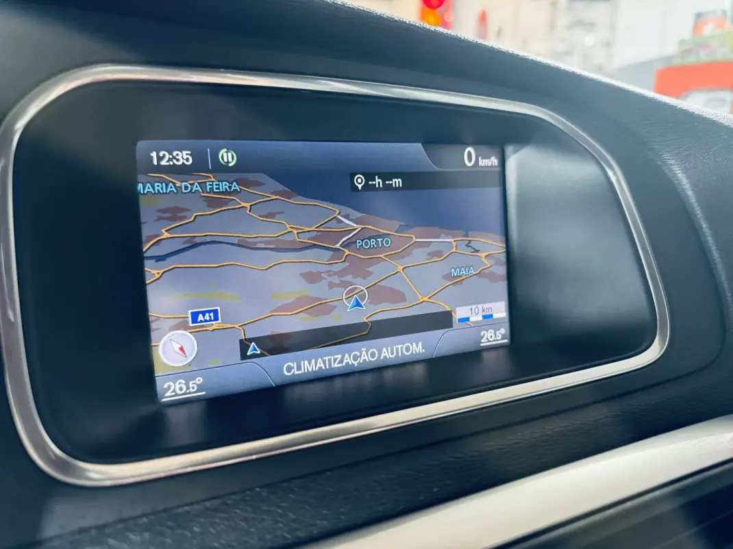 Volvo V40 2013 - 9990 EUR, 258002 km - AUTO.MOTO.pt - 258002km - foto 24 de 31