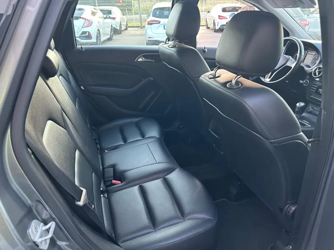 Mercedes-Benz B 180 2013 - 9947 EUR, 239000 km - AUTO.MOTO.pt - 239000km - foto 11 de 23