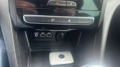 Renault Mégane Sport Tourer 2021 - 15900 EUR, 140000 km - AUTO.MOTO.pt - 140000km - foto 17 de 21