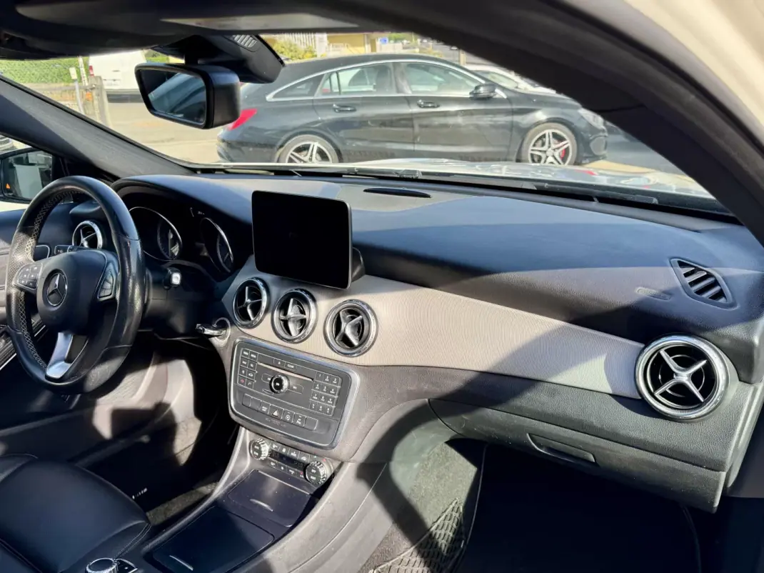 Mercedes-Benz GLA 180 2016 - 17999 EUR, 180000 km - AUTO.MOTO.pt - 180000km - foto 9 de 24