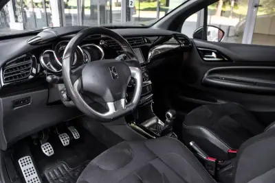 DS DS3 2017 - 11900 EUR, 94499 km - AUTO.MOTO.pt - 94499km - foto 22 de 36