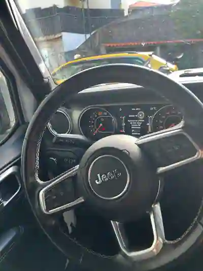 Jeep WRANGLER UNLIMITED SAHARA 4X4 2019 - 49500 EUR, 93000 km - AUTO.MOTO.pt - 93000km - foto 10 de 15