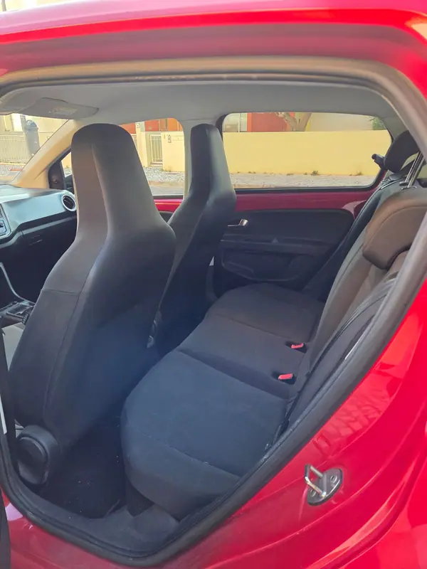Volkswagen Up! 2018 - 8950 EUR, 81737 km - AUTO.MOTO.pt - 81737km - foto 13 de 15