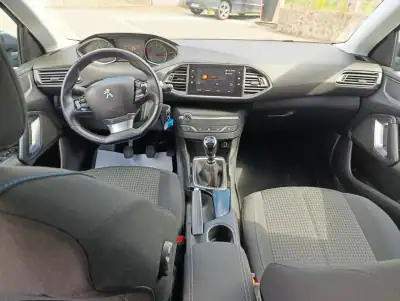 Peugeot 308 SW 2020 - 14500 EUR, 128000 km - AUTO.MOTO.pt - 128000km - foto 10 de 22