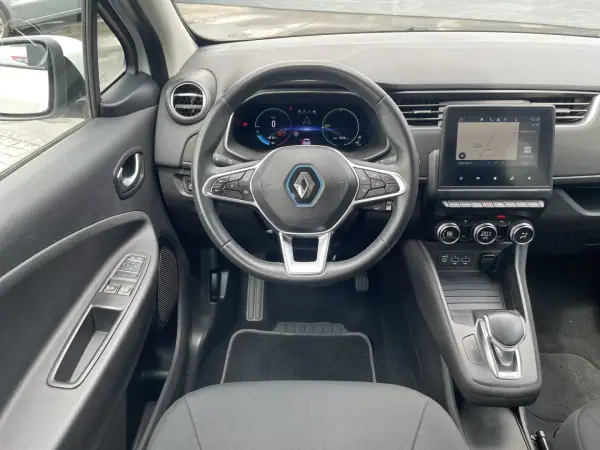 Renault Zoe 2020 - 14800 EUR, 56840 km - AUTO.MOTO.pt - 56840km - foto 4 de 42