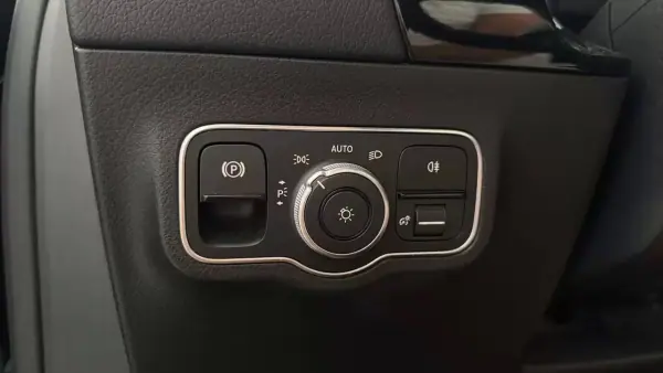Mercedes-Benz EQA 2021 - 29990 EUR, 111950 km - AUTO.MOTO.pt - 111950km - foto 26 de 30