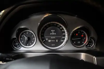 Mercedes-Benz E 250 2010 - 12990 EUR, 273813 km - 273813km - foto 13 de 36