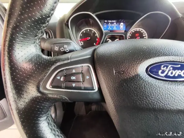 Ford Focus 2015 - 20500 EUR, 125550 km - AUTO.MOTO.pt - 125550km - foto 28 de 40