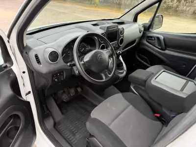 Citroën Berlingo 1.6 BlueHdi 100 2018 - 11990 EUR, 41500 km - AUTO.MOTO.pt - 41500km - foto 15 de 24