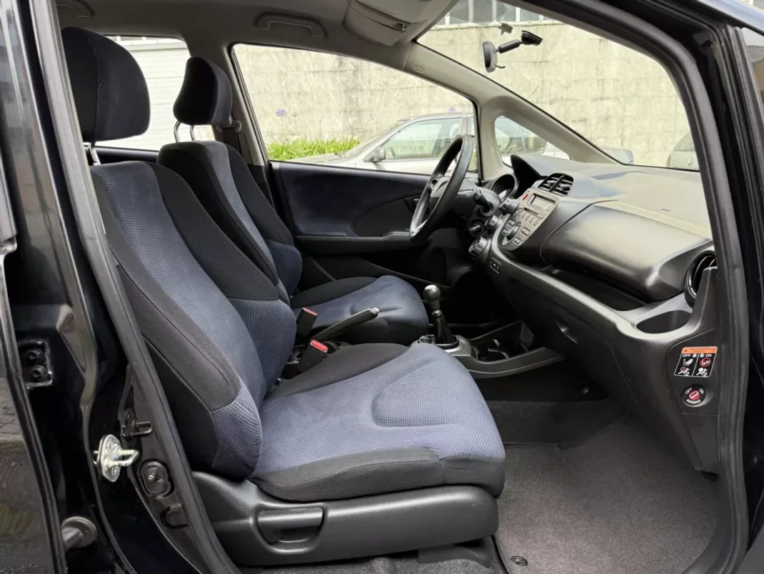 Honda Jazz 2013 - 8950 EUR, 139000 km - AUTO.MOTO.pt - 139000km - foto 13 de 15