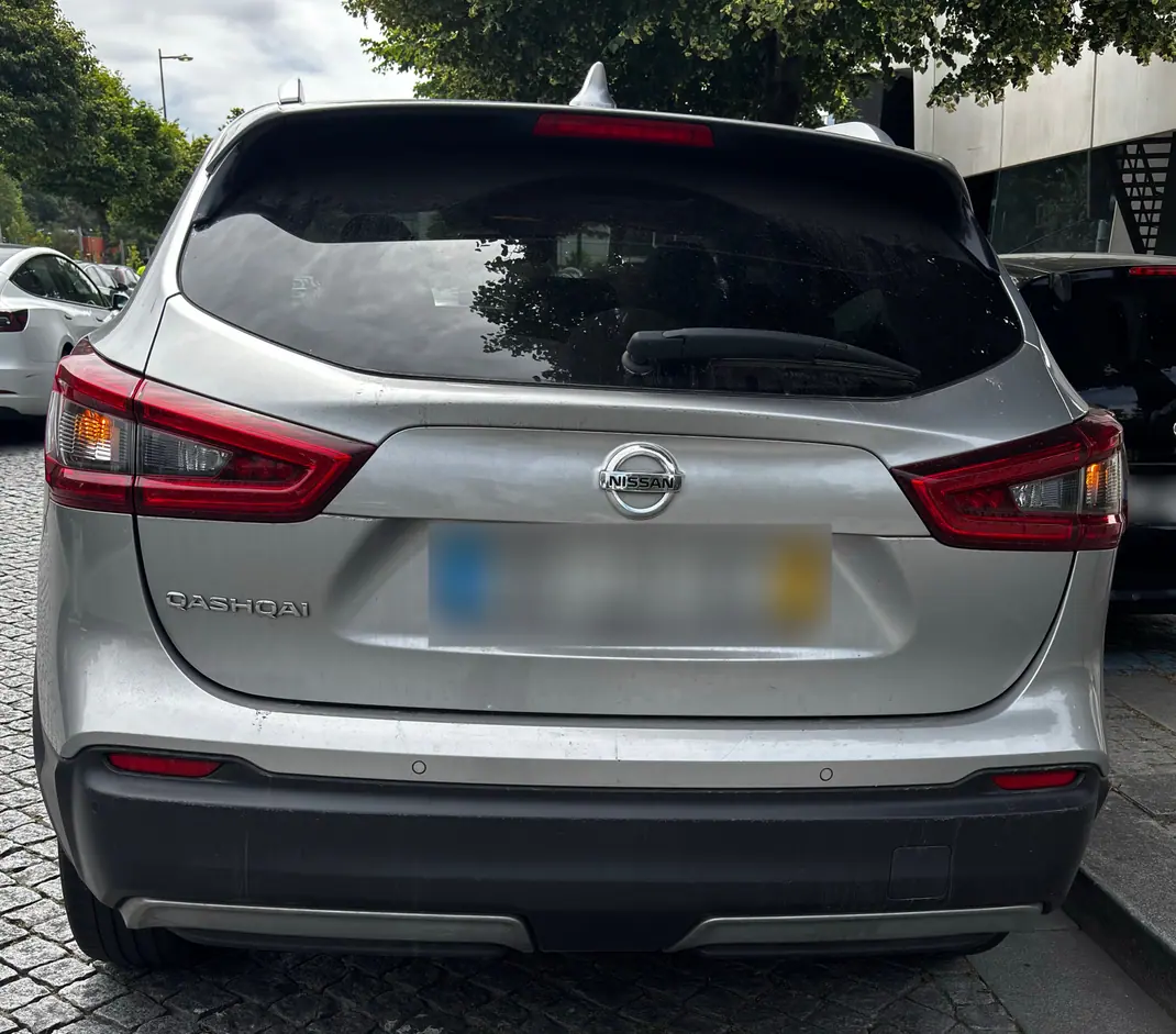 Nissan Qashqai 2018 - 15000 EUR, 139500 km - AUTO.MOTO.pt - 139500km - foto 4 de 9