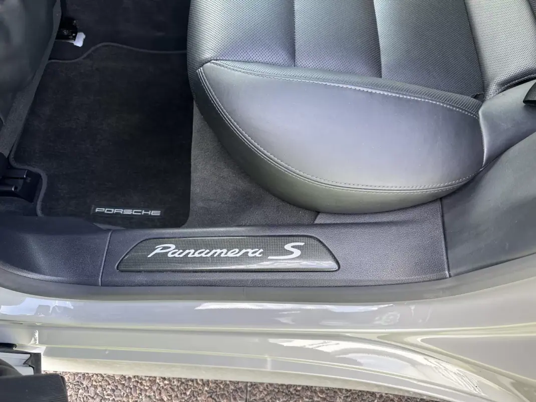 Porsche Panamera 2015 - 35000 EUR, 159000 km - AUTO.MOTO.pt - 159000km - foto 52 de 67