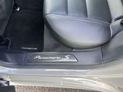 Porsche Panamera 2015 - 35000 EUR, 159000 km - AUTO.MOTO.pt - 159000km - foto 52 de 67