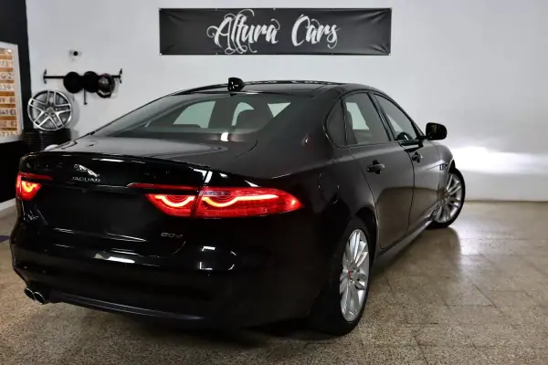 Jaguar XF 2016 - 25900 EUR, 63375 km - AUTO.MOTO.pt - 63375km - foto 34 de 36