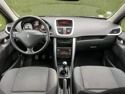 Peugeot 207 2012 - 7750 EUR, 138000 km - AUTO.MOTO.pt - 138000km - foto 9 de 16