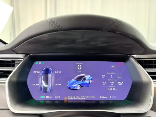 Tesla Model S 2018 - 19500 EUR, 260000 km - AUTO.MOTO.pt - 260000km - foto 22 de 23