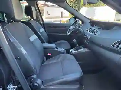 Renault Grand Scénic 2016 - 8150 EUR, 256000 km - AUTO.MOTO.pt - 256000km - foto 20 de 29