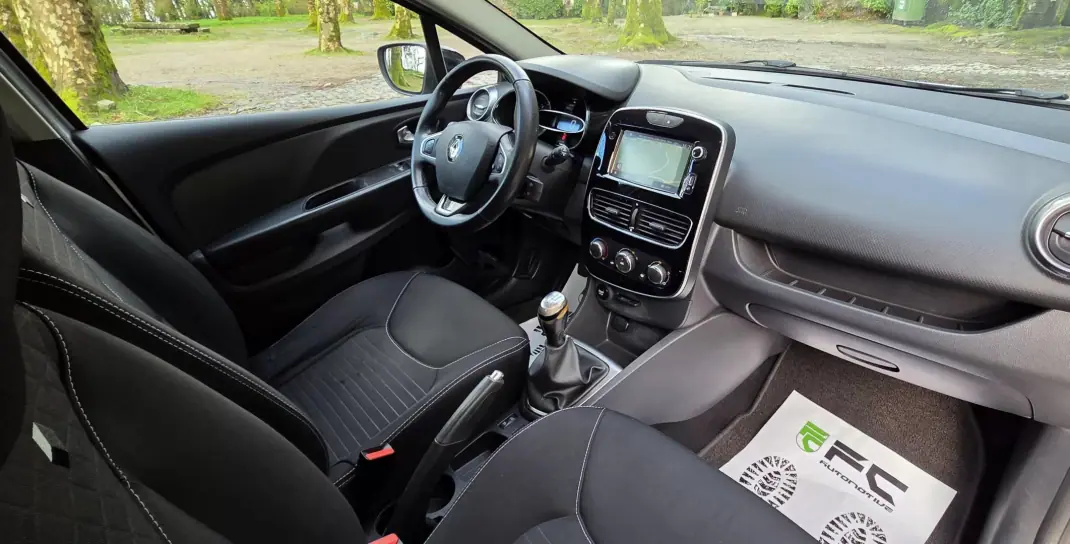 Renault Clio 2017 - 10950 EUR, 114000 km - AUTO.MOTO.pt - 114000km - foto 13 de 19