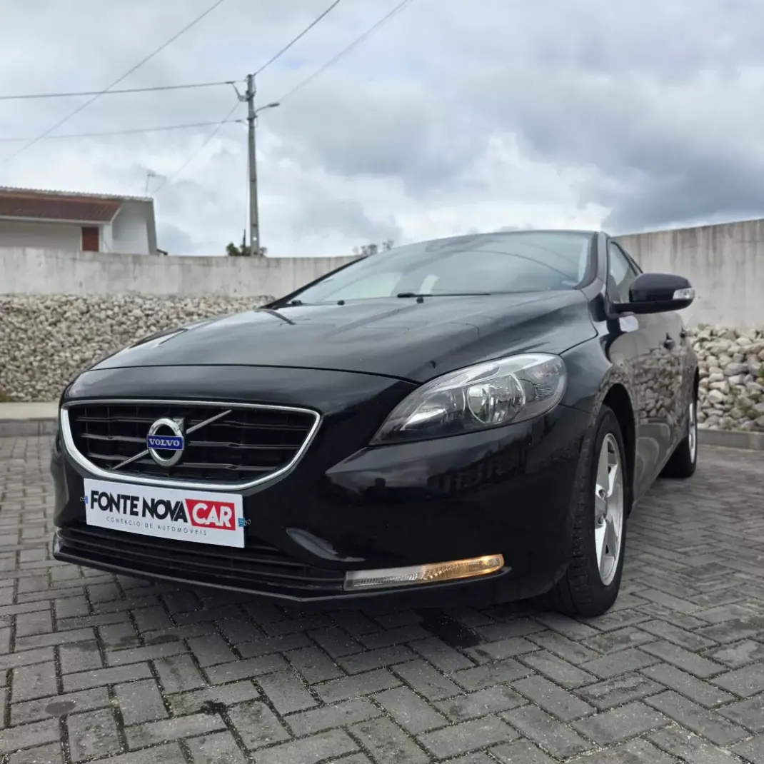 Volvo V40 2016 - 14500 EUR, 118000 km - AUTO.MOTO.pt - 118000km - foto 1 de 18