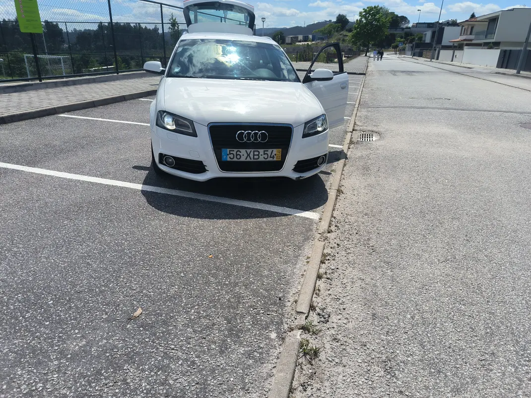 Audi A3 Sportback 2012 - 12500 EUR, 205100 km - AUTO.MOTO.pt - 205100km - foto 11 de 19