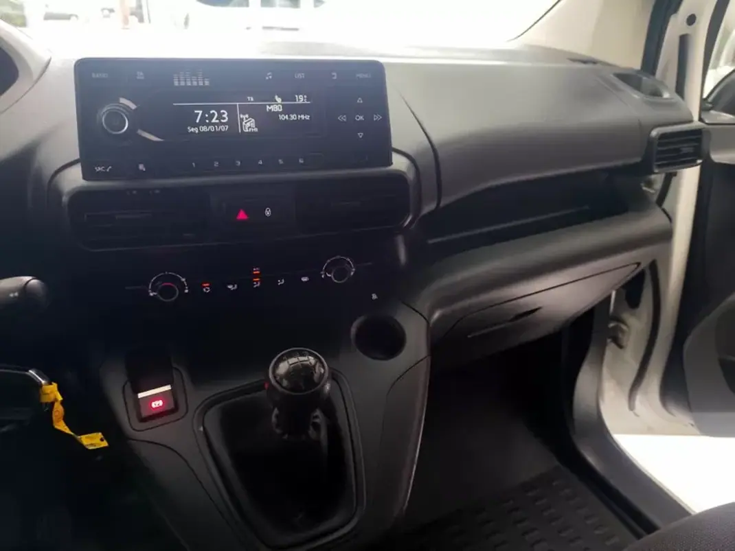 Peugeot Partner 1.6 HDI , 3 Lug. , Iva Dedutivel 2019 - 12480 EUR, 157000 km - AUTO.MOTO.pt - 157000km - foto 18 de 21