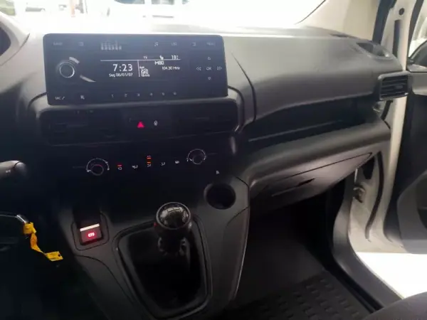 Peugeot Partner 1.6 HDI , 3 Lug. , Iva Dedutivel 2019 - 12480 EUR, 157000 km - AUTO.MOTO.pt - 157000km - foto 18 de 21