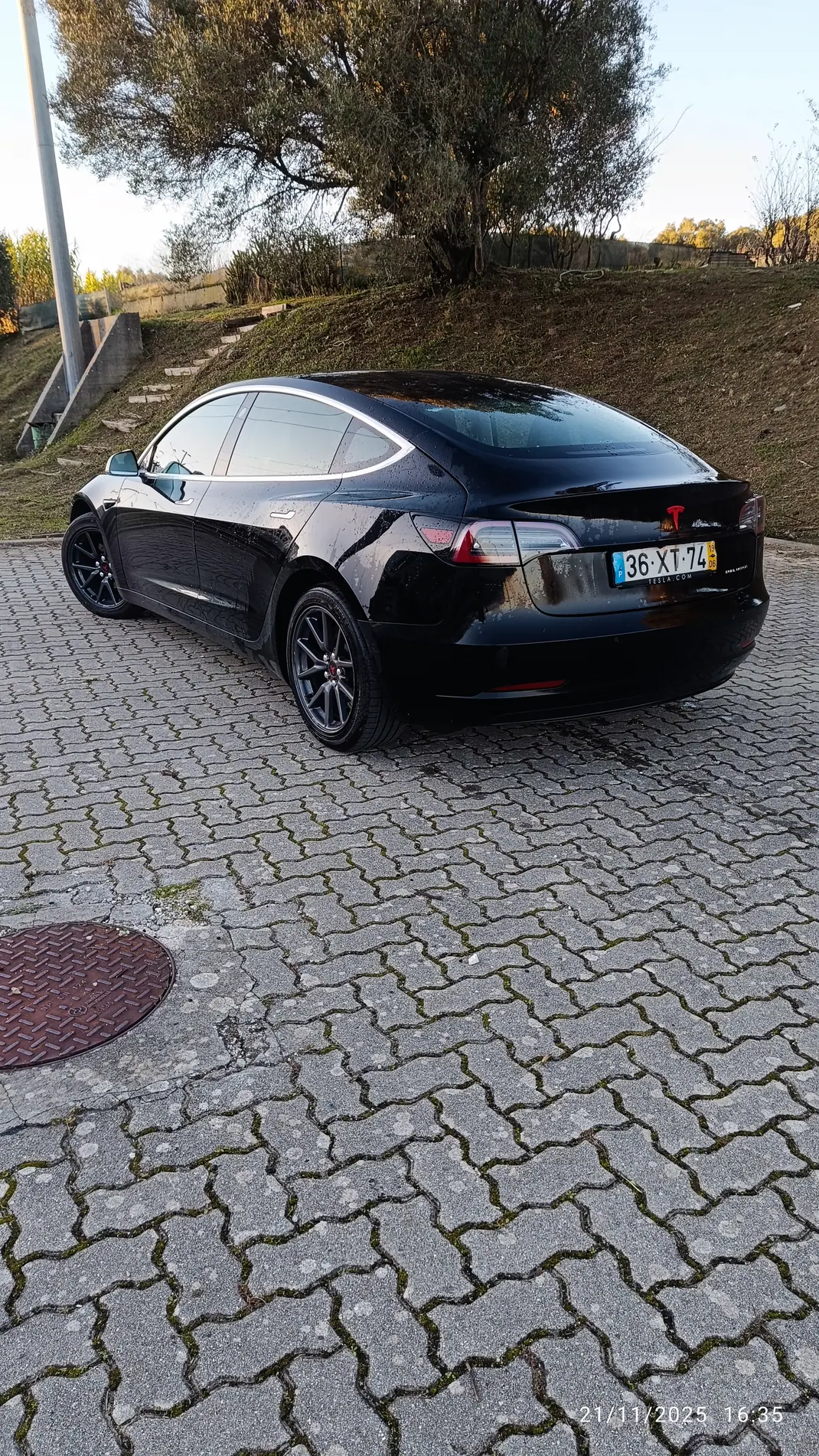 Tesla Model 3 2019 - 22000 EUR, 125000 km - AUTO.MOTO.pt - 125000km - foto 12 de 15