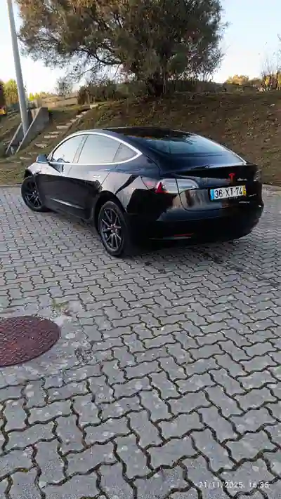 Tesla Model 3 2019 - 22000 EUR, 125000 km - AUTO.MOTO.pt - 125000km - foto 12 de 15