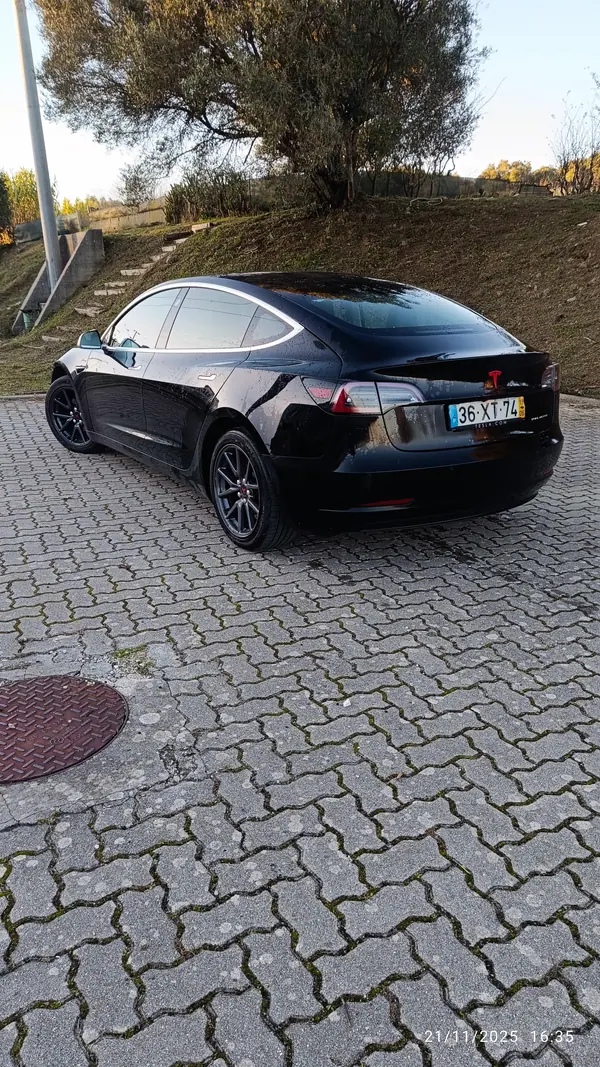 Tesla Model 3 2019 - 21500 EUR, 126000 km - AUTO.MOTO.pt - 126000km - foto 12 de 15