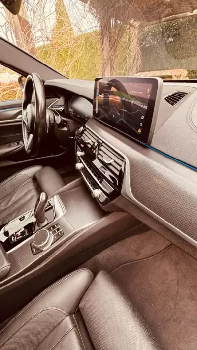 BMW 530e 2021 - 38750 EUR, 118296 km - AUTO.MOTO.pt - 118296km - foto 21 de 31