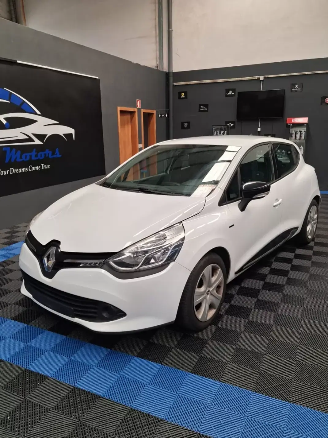 Renault Clio 2016 - 8990 EUR, 105872 km - AUTO.MOTO.pt - 105872km - foto 1 de 15