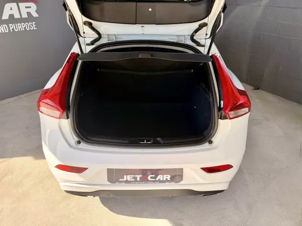 Volvo V40 2014 - 14490 EUR, 182428 km - AUTO.MOTO.pt - 182428km - foto 7 de 21