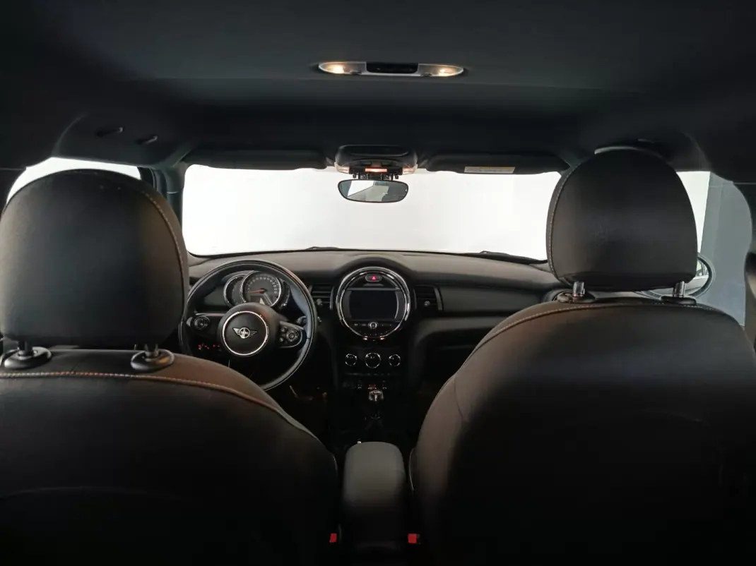 MINI Cooper 2019 - 16200 EUR, 80000 km - 80000km - foto 27 de 52